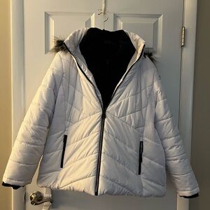 Free Country women’s white water resistant puffer jacket